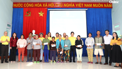 চেক প্রজাতন্ত্রের ইউনিয়ন অফ ভিয়েতনামিজ অ্যাসোসিয়েশন খান হোয়া জনগণের সহায়তার জন্য ১ বিলিয়ন ভিয়েতনামি ডং ব্যয় করে