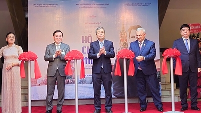 Открытие тематической выставки «Следы Хо Ши Мина на родине Октябрьской революции»