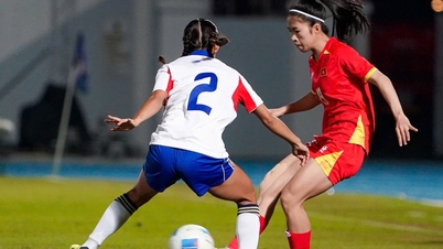 베트남 여자 - 필리핀 여자 (전반전) 0-0: Bich Thuy가 기회를 놓쳤습니다.