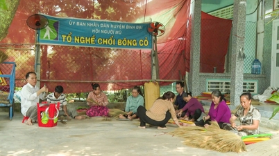 সম্পদের দেবতা দরজায় কড়া নাড়ছেন, পর্ব ৮১২: থুয়ান লোক শহরের ঝাড়ু বাঁধা অন্ধদের দল ঐক্যবদ্ধ হতে এবং দারিদ্র্য থেকে মুক্তি পেতে দৃঢ়প্রতিজ্ঞ।