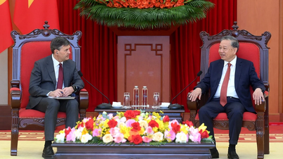 [Fotoğraf] Genel Sekreter To Lam, Rusya Federasyonu Cumhurbaşkanlığı Kamu Yönetimi ve Ulusal Ekonomi Akademisi Müdürü'nü kabul ediyor