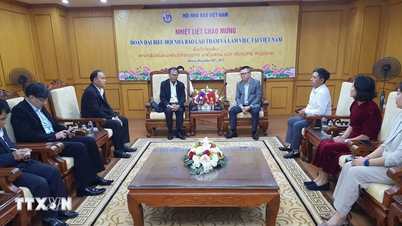 Delegasjon fra Laos journalistforening besøker og arbeider i Vietnam