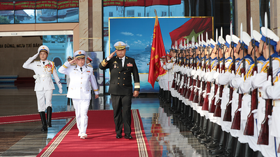 कंबोडियाई नौसेना कमांडर ने वियतनाम नौसेना कमान का दौरा किया और वहां काम किया