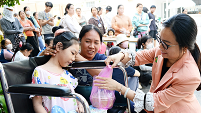 800 adag ételt és 130 millió vietnami dong kórházi díjat adományozott szegény gyermekeknek