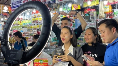 ວິ​ສາ​ຫະ​ກິດ​ຫວຽດ​ນາມ​ຫັນ​ເປັນ​ຫຼາຍ​ຊ່ອງ​ທາງ​ເພື່ອ​ເລັ່ງ​ການ​ບໍ​ລິ​ໂພກ​ຜະ​ລິດ​ຕະ​ພັນ