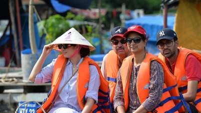 Beim Kauf von Eintrittskarten für einen Besuch der Halong-Bucht muss ein Personalausweis vorgelegt werden.