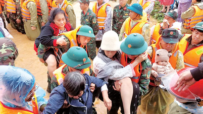 Fußspuren der Zuneigung von Soldaten