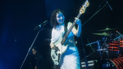 מוזיקה וייטנאמית מהדהדת למרחקים