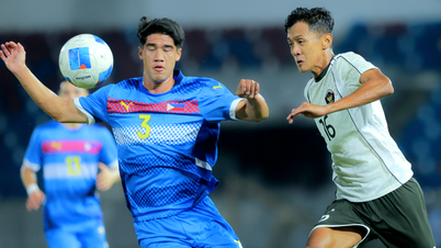 Após a derrota para as Filipinas, os torcedores indonésios se apoiam no Vietnã.