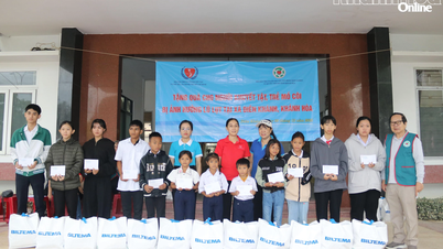 Προσφορά 100 δώρων σε ορφανά και άτομα με αναπηρία που επλήγησαν από τις πλημμύρες