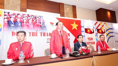 Minister Nguyen Van Hung besøkte og oppmuntret den vietnamesiske sportsdelegasjonen