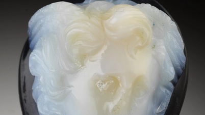 Находка агата с резным изображением Медузы