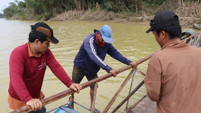 Redning av pontongbro over Ta Trach-elven som ble revet med av flom i tre deler