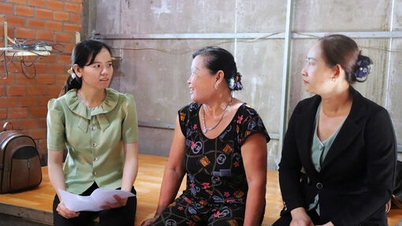 Grasrotkadrer står side om side med mennesker på veien mot å unnslippe fattigdom