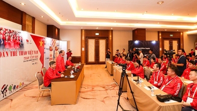 Minister Nguyen Van Hung odwiedził i dodał otuchy wietnamskiej delegacji sportowej przed otwarciem 33. Igrzysk Azji Południowo-Wschodniej.