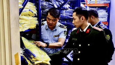 商標を偽造した疑いのある衣料品6,414セットを販売している施設を発見