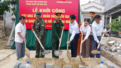 Comandamentul Militar Provincial Khanh Hoa a început să construiască locuințe pentru persoanele ale căror case s-au prăbușit din cauza inundațiilor.