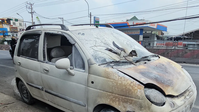 Tay Ninh: Auto fing während der Fahrt Feuer