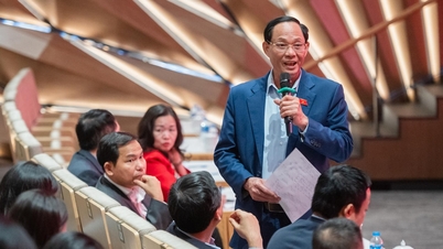 Політична мистецька програма «Слава Національних зборів В'єтнаму» Глибоко демонструє роль Національних зборів – символу народних сердець, розуму, мужності та прагнень.