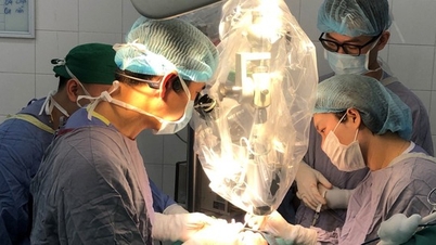 Vietnamští lékaři poprvé úspěšně provedli mikrochirurgický zákrok, kterým po 25 hodinách „zachránili“ pacientovi useknutý prst.