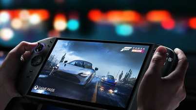 Legion Go Gen 2 handheld gaming console with flexible customization