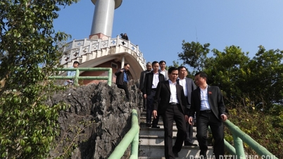 Le secrétaire provincial du Parti a examiné le projet de monument et de place de l'Oncle Hô avec les populations ethniques de la province de Lang Son.