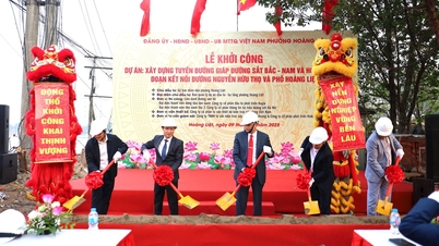 Hoang Liet Ward begon met de aanleg van de weg langs de Noord-Zuid-spoorlijn en het Linh-dammeer.
