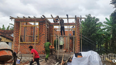 Nach den Überschwemmungen wurden Notunterkünfte errichtet