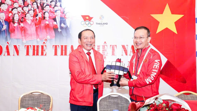 Міністр Нгуєн Ван Хунг відвідав та підтримав в'єтнамську спортивну делегацію на 33-х Іграх Південно-Східної Азії.