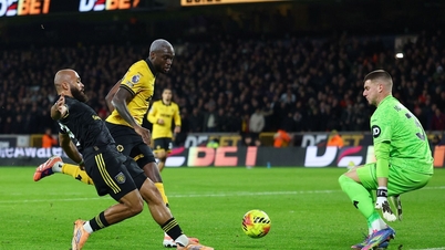 «Герой» Кунде допомагає «Барселоні» виграти захопливий матч.