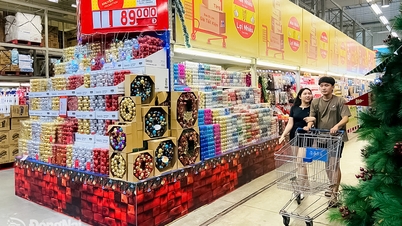 क्रिसमस और नए साल की सजावट के बाजार में वियतनामी सामानों का दबदबा है।