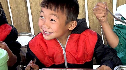 O projeto "Apadrinhe uma Criança" divulga publicamente suas finanças, afirmando que utiliza os juros auferidos com as economias para operar o projeto.