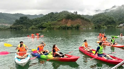 صنعت اور خدمات متاثر کن ترقی کرتے ہیں۔