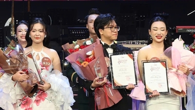 O filho do cantor Trong Tan, nascido em 2004, causa surpresa.