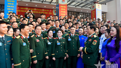 Jenderal Phan Van Giang menghadiri dan memimpin Kongres ke-11 Persatuan Pemuda Komunis Ho Chi Minh di Angkatan Darat.