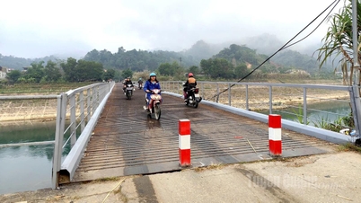 Железный мост через реку Гам в коммуне На Ханг вновь открыт для движения транспорта.