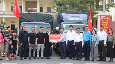 Hong An Mahallesi, Dak Lak eyaletinde sel ve şiddetli yağışlardan etkilenen insanlara yardım sağlıyor.