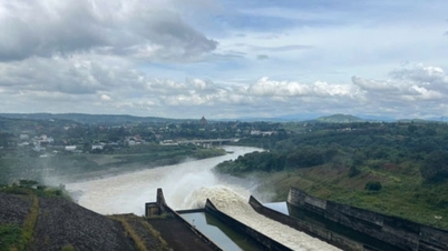 Dai Ninh Hidroelektrik Barajı su debisini ayarlıyor