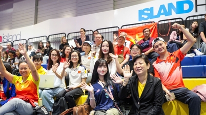 Chau Tuyet Van lleva a sus padres a Bangkok para animar a los practicantes de taekwondo en su objetivo de conseguir su primera medalla de oro en los Juegos del Sudeste Asiático: la emoción aumenta…