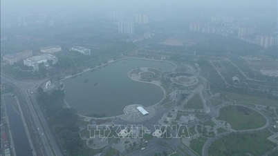 Hanoi'de hava kalitesi endeksi (AQI) seviyelerinin mor alarm seviyesine ulaşmasıyla birlikte ciddi bir kirlilik yaşanıyor.