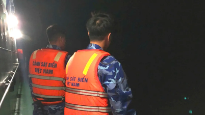 Barco de pesca afunda nas águas de Ha Tinh: 7 pescadores são resgatados.