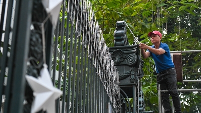 Hanojské kostely jsou krásně vyzdobené a připravené na rozsvícení, aby přivítaly Vánoce.