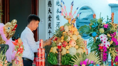 Bui Doan Gioi, sang penata nampan lima buah, adalah penjaga kenangan.