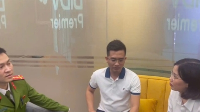 बीआईडीवी हा तिन्ह शाखा ने तुरंत एक 76 वर्षीय महिला को अपना सोना 2 अरब वीएनडी में बेचने और उस पैसे को किसी ऐसे व्यक्ति को हस्तांतरित करने से रोक दिया, जिसने उसके बेटे होने का नाटक किया था।