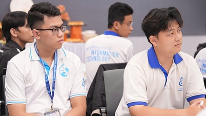 Universitetet omfavner sterk innovasjon: Et «treveis»-samarbeid sikrer at studentene kan anvende det de lærer umiddelbart.