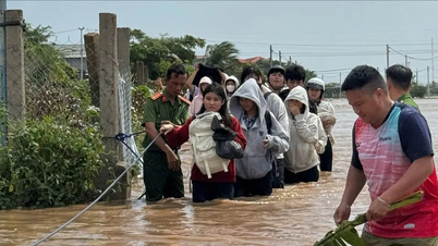 खान्ह होआ: भारी बारिश के बाद कई इलाकों में स्थानीय बाढ़ आ गई है।