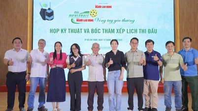 Sorteo de la fase de grupos del Torneo de Pickleball “Embrace of Love” 2025, organizado por el periódico Nguoi Lao Dong.