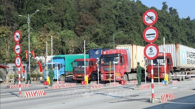 Безперебійне двостороннє перевезення вантажів через прикордонні ворота в Ланг Соні.