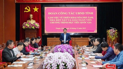 Le vice-président du Comité populaire provincial a travaillé avec la commune de Thuan Chau à la mise en œuvre du programme d'élimination des logements temporaires et délabrés et à la distribution des fonds d'investissement publics.