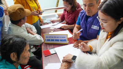 Prestando assistência a centenas de pessoas após desastres naturais em Da Nang.